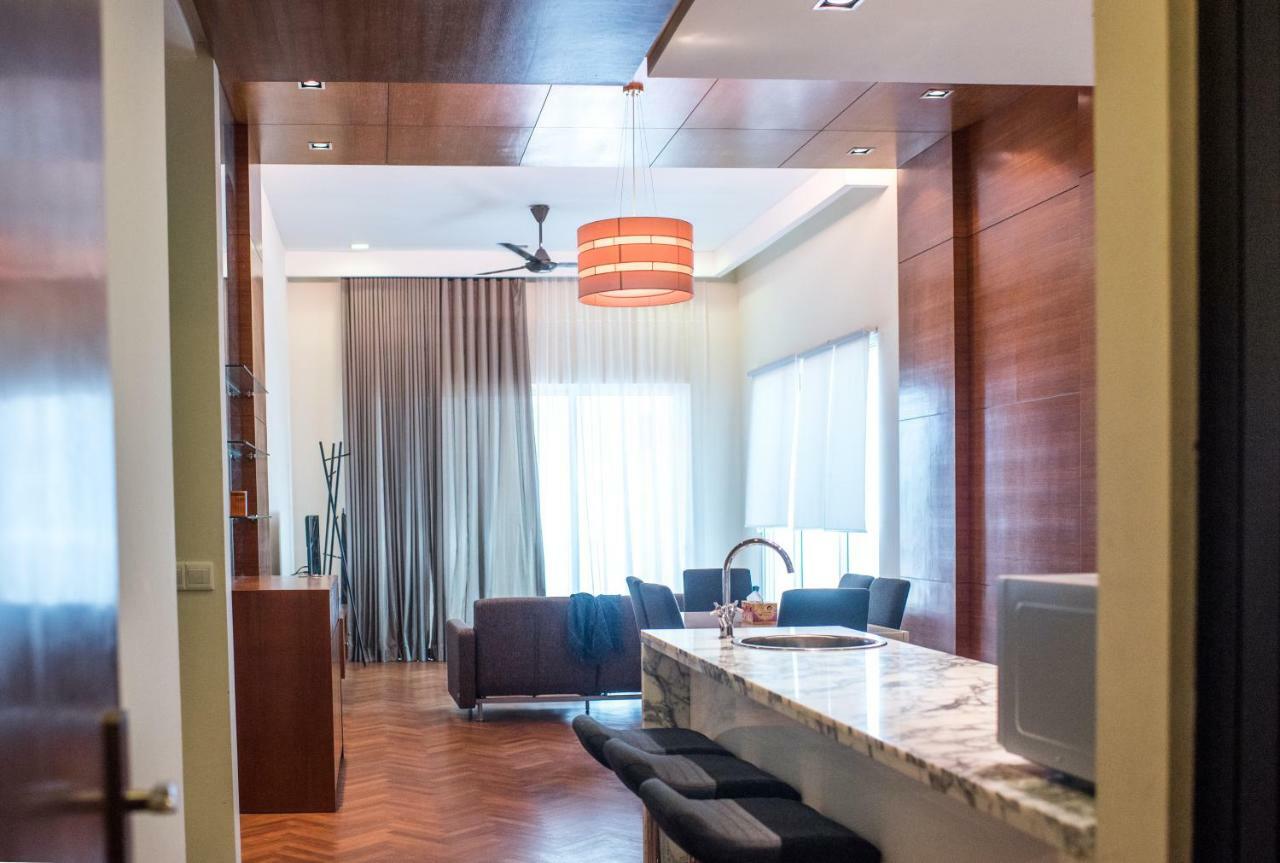 The Suites At Waterside Straits Quay By Plush Bagan Jermal Zewnętrze zdjęcie